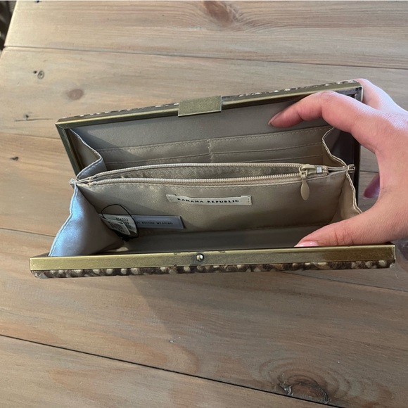 Banana Republic clutch - Picture 3 of 3